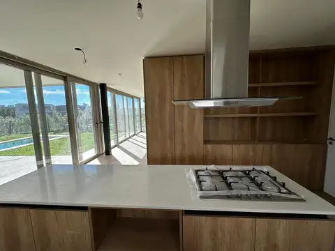 Casa en  venta  a la laguna en el Barrio Laguna grande, Villanueva, Tigre