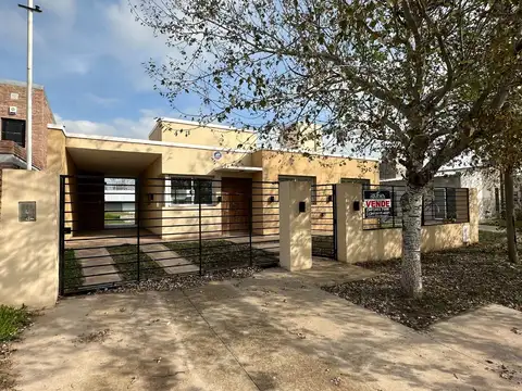 Venta Casa 2 dormitorios con piscina a estrenar