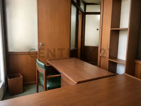 Oficina 5 ambientes con 2 baños