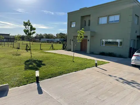 CASA 7 AMBIENTES CON PILETA FINCAS DE SAN VICENTE