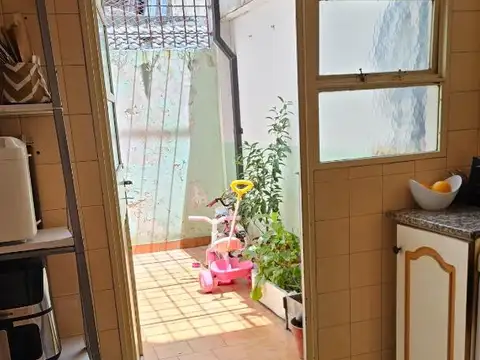 Daniel Cerri 1700, Piso 1