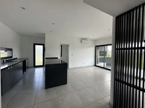 Casa en Alquiler de 4 dormitorios
