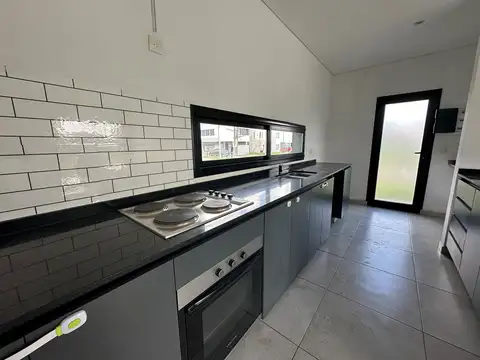 Casa 5 ambientes con 2 baños