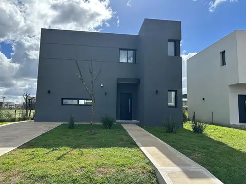 Casa Chalet  en Alquiler en El Aljibe, Pilar, G.B.A. Zona Norte