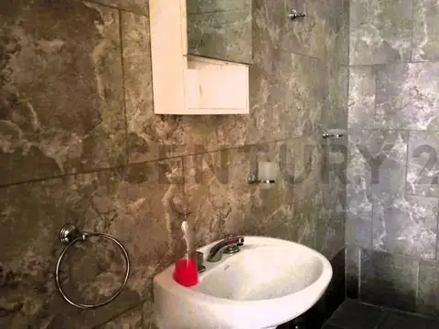 VENTA CASA 2 DORMITORIOS BIALET MASSE COCHERA PARA 2 AUTOS PARQUE IDEAL PILETA   O QUINCHO ASADOR