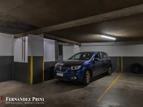 Cochera fija de 14m² a una cuadra de Av. Pueyrredon