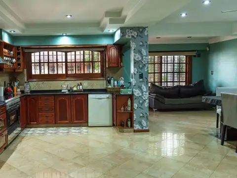 VENTA CASA TAPIALES 6 AMB PISCINA QUINCHO COCHERA