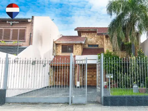 VENTA CASA TAPIALES 6 AMB PISCINA QUINCHO COCHERA 