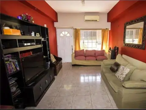 Casa en Venta en Villa Santos Tesei, USD 165.000