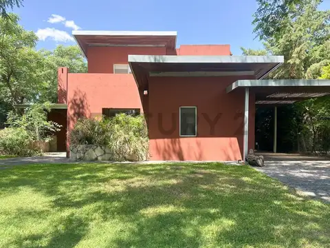 Casa 6 ambientes con 2 baños
