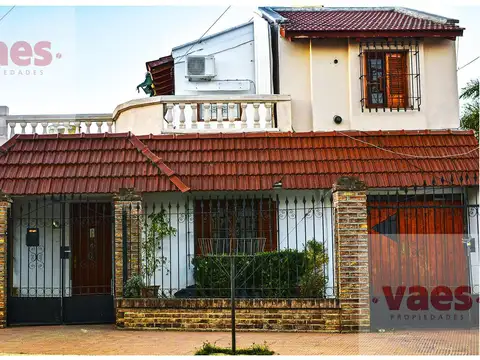 VENTA - Casa de 5 dormitorios con quincho y pileta en Alto Alberdi