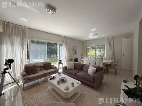 Casa con 4 dormitorios en venta y/o alquiler en Los Sauces
