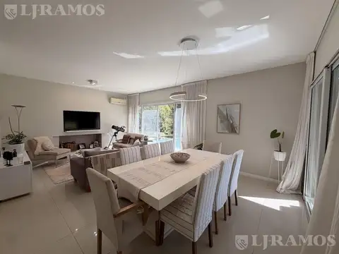 Av. De los Lagos 5850 - Los Sauces