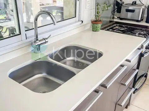 Casa en Alquiler con 1 cochera