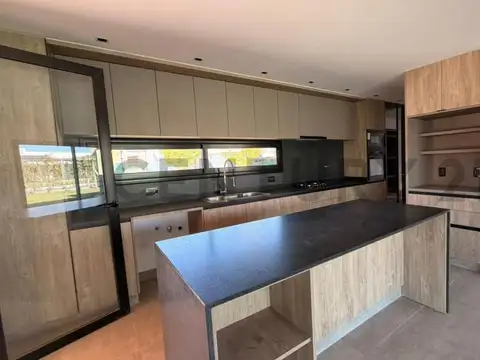 CASA EN VENTA - BARRIO GRAN BOEDO