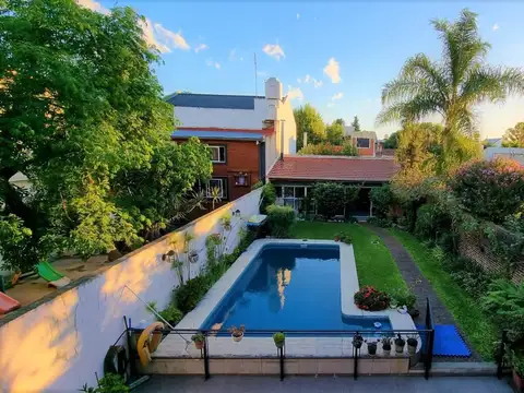 IMPORTANTE CHALET 5 AMBIENTES - IMPECABLE ESTADO