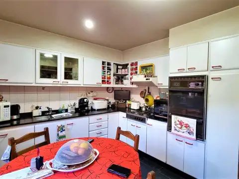 IMPORTANTE CHALET 5 AMBIENTES - IMPECABLE ESTADO