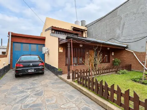 CASA 3 AMB EN VENTA EN LAS AVENIDAS CON GALPON