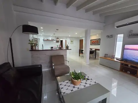 Depto Tipo Casa en Venta de 4 ambientes