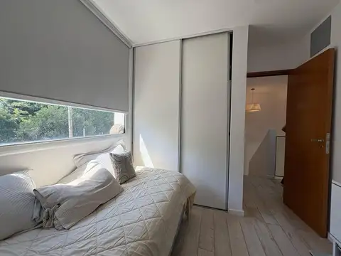 Casa en Venta en City Bell [Cod: 1-1900]