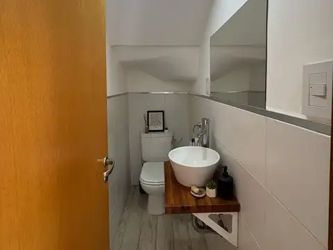 Casa 5 ambientes con 3 baños