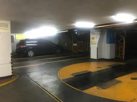 URUGUAY 300, esquina AV. CORRIENTES