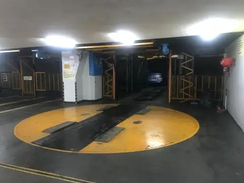 URUGUAY 300, esquina AV. CORRIENTES