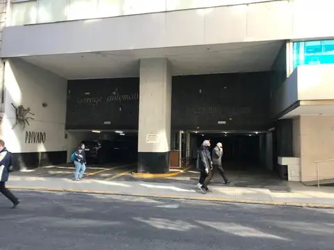 URUGUAY 300, esquina AV. CORRIENTES