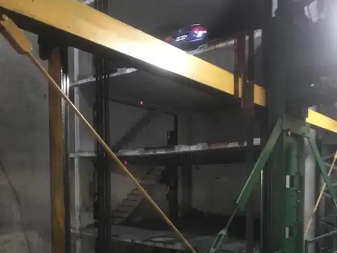 Cochera en Venta con acceso Ascensor