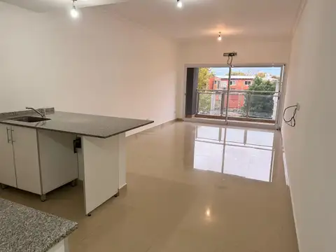 Departamento en Alquiler en Jose Leon Suarez, $ 470.000