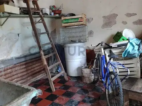 37 Entre 120 y 121 - PH EN VENTA DE DOS DORMITORIOS CON PATIO