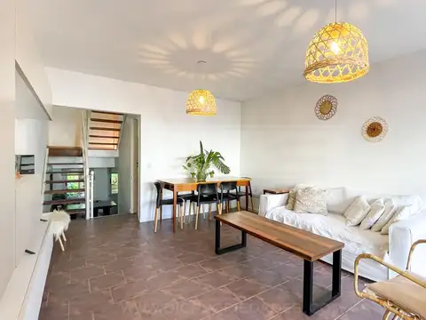 Mariano Moreno  al 3100 entre Coronel Francisco Uzal y Fray Justo Sarmiento