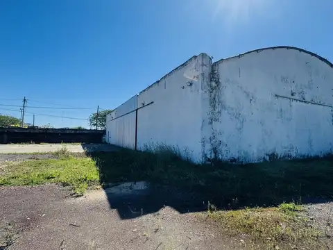 Galpon de 619 m2 sobre lote de 2700 m2 en Empalme Graneros