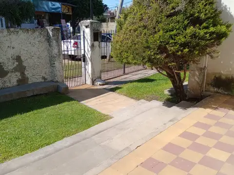 Casa 2 ambientes con 1 baño