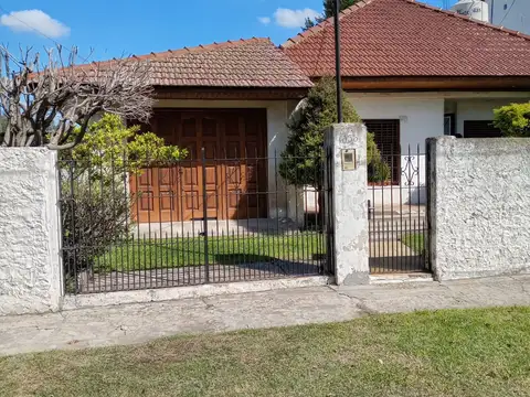 CASA EN VENTA 2 AMB, CALLE 165 N°1056