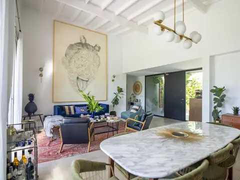 Casa en Alquiler con 2 cocheras