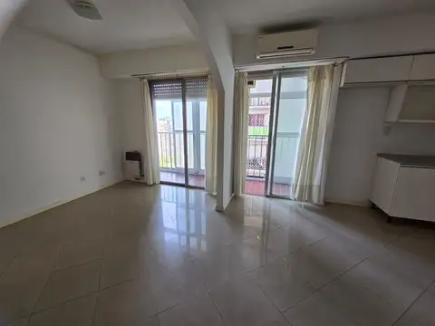 VENTA 4 AMBIENTES CON BALCON REFACCIONADO A NUEVO