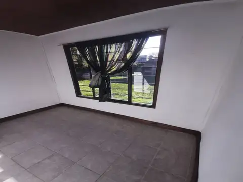 Casa en Alquiler con 1 cochera