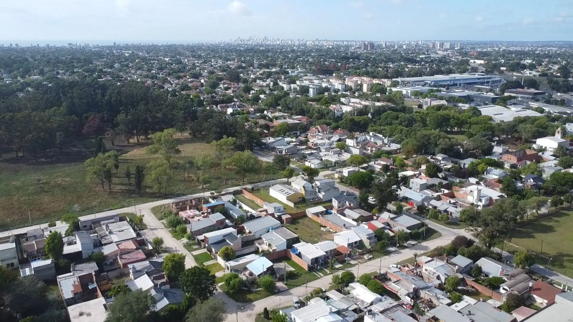 Venta Lote Aeroparque 151 m2 todos los servicios