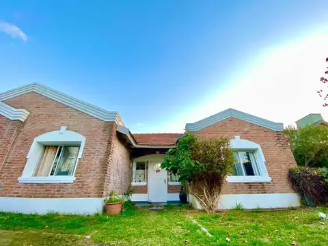 Casa de campo en venta en barrio Palmares De Pilar, oportunidad acepta permuta escucha propuestas