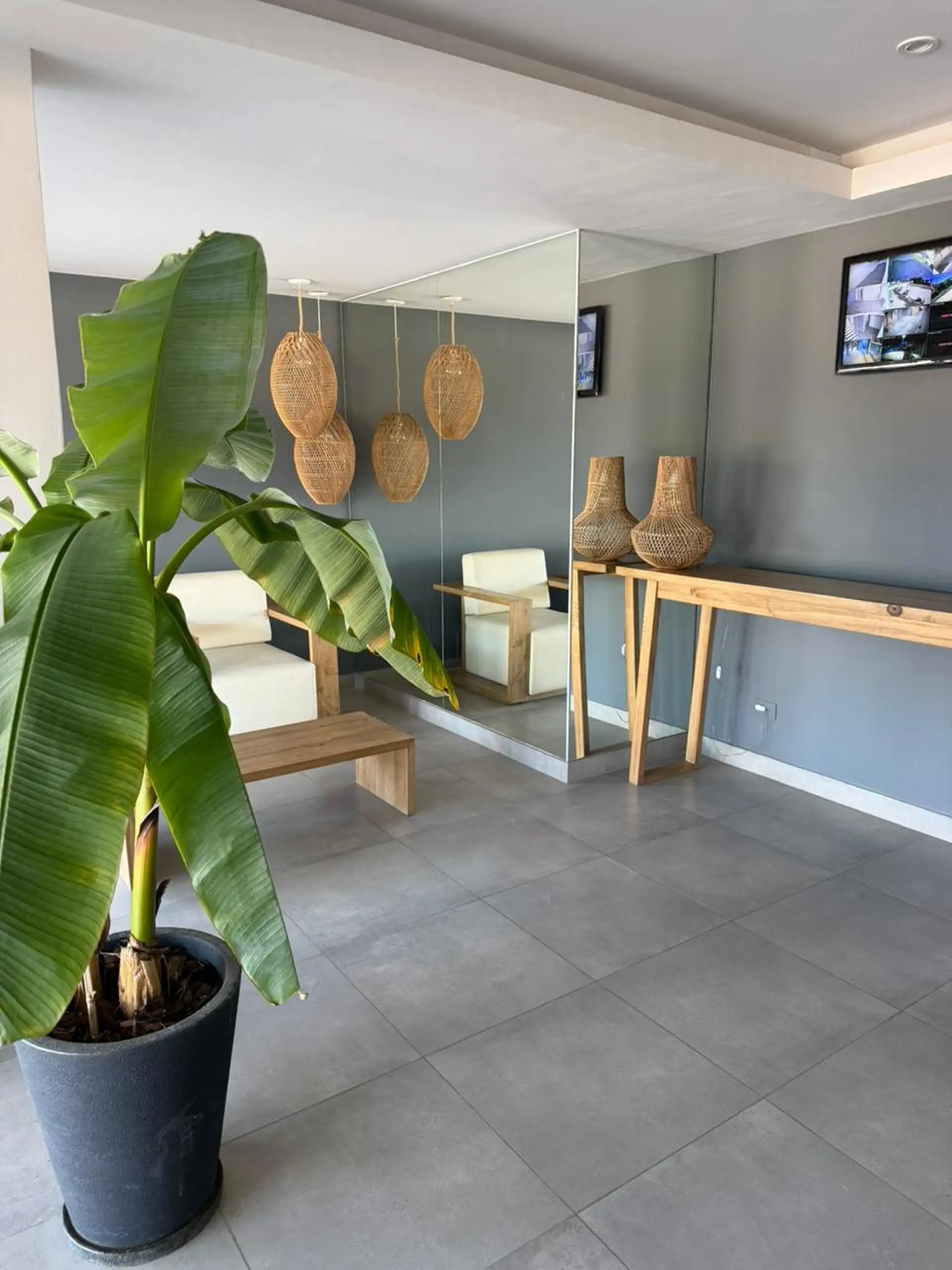 Depto 2 dorm 80m² en 4º piso con ascensor, cochera y amenities premium — Av. Simón Bolívar