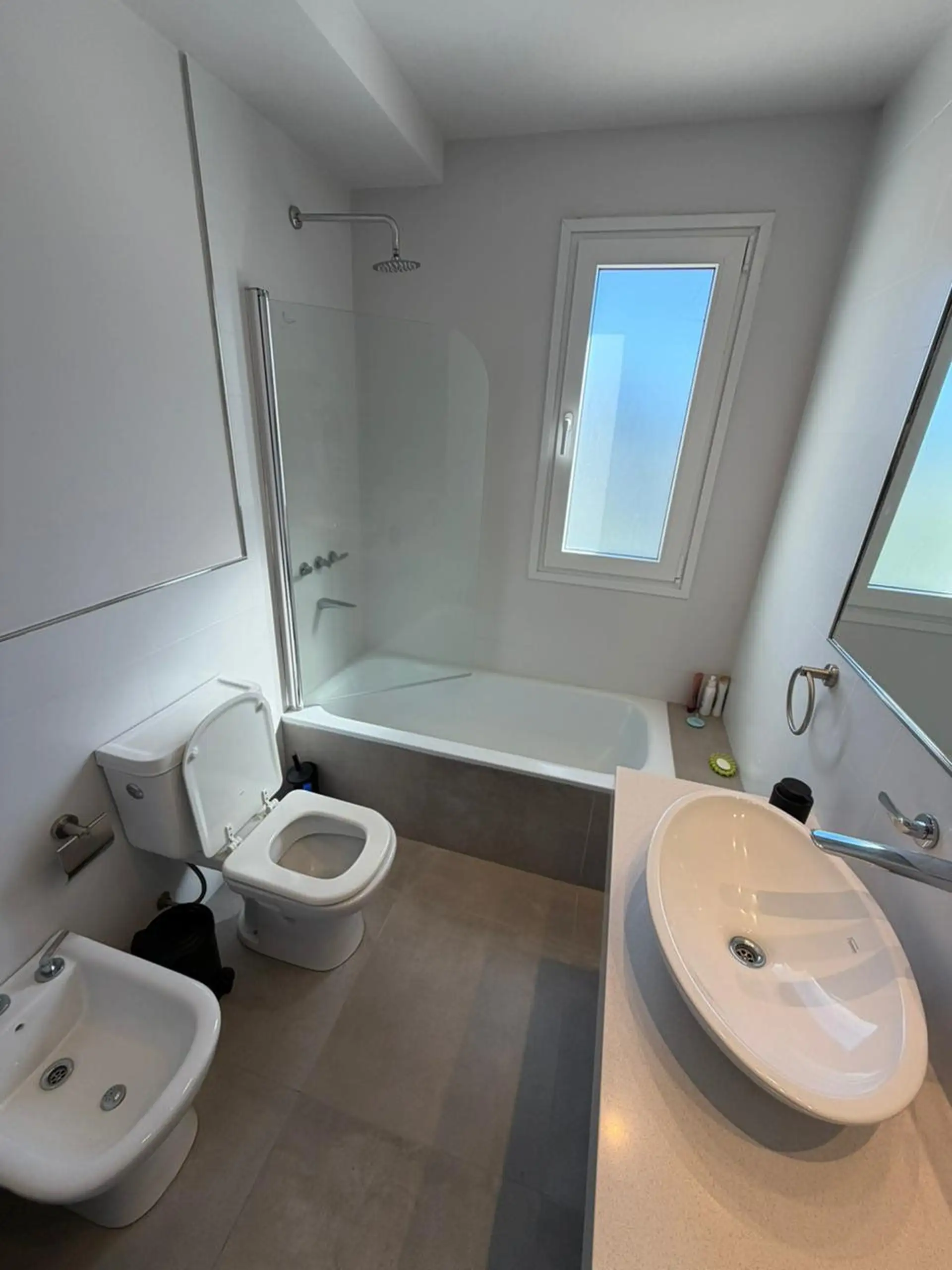 Depto 2 dorm 80m² en 4º piso con ascensor, cochera y amenities premium — Av. Simón Bolívar