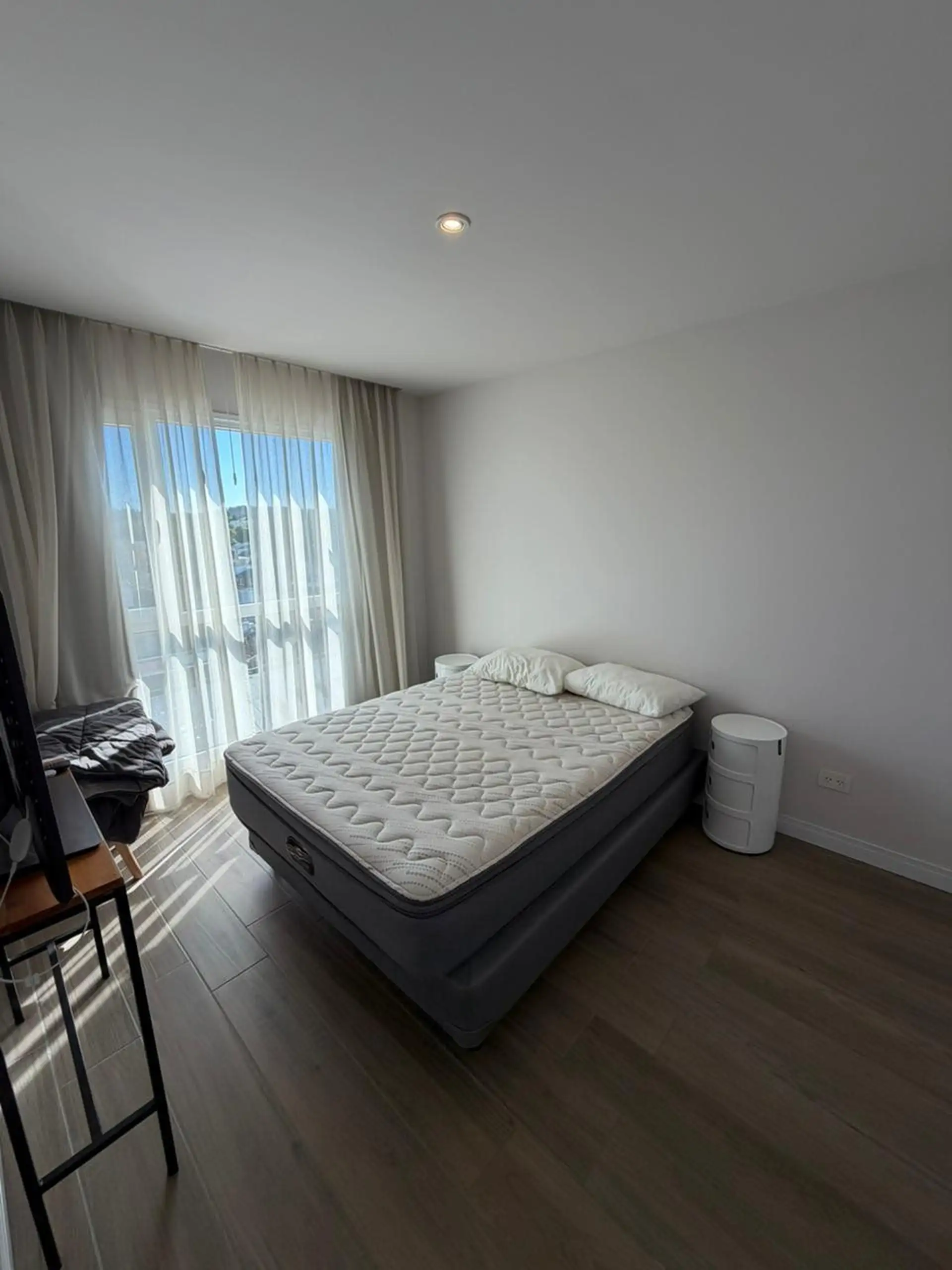 Depto 2 dorm 80m² en 4º piso con ascensor, cochera y amenities premium — Av. Simón Bolívar