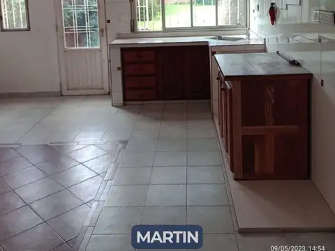 Casa en Alquiler con 2 cocheras