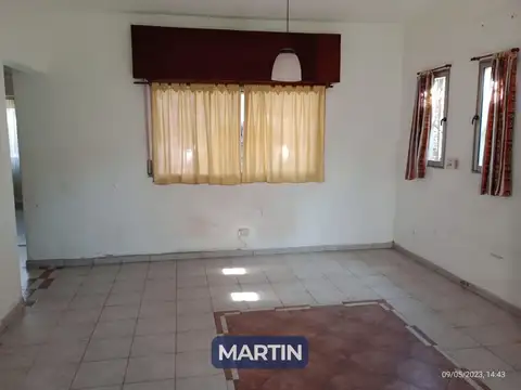 Casa 4 ambientes con 2 baños