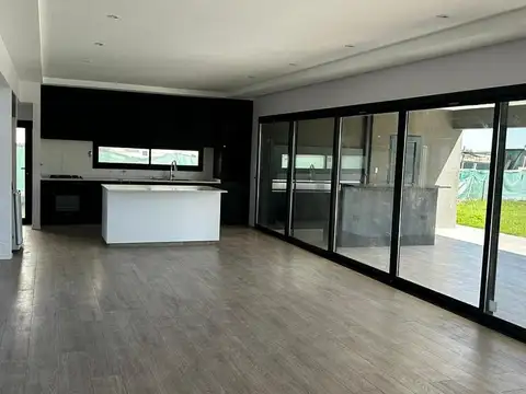 Casa en Venta en Countries y Barrios Cerrados en Ezeiza, USD 570.000