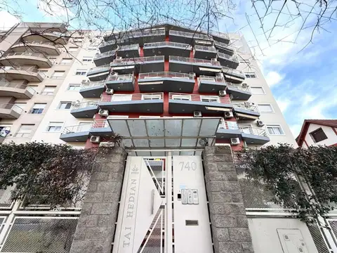 Departamento 3 ambientes con 2 cocheras en excelente estado