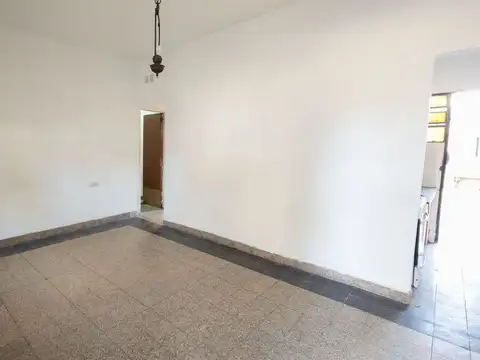 Casa 3 ambientes con 1 baño