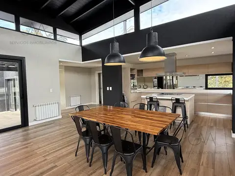 Casa en Alquiler en Rumenco, USD 2.800