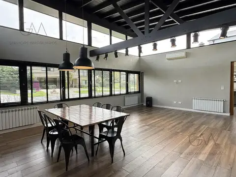 Casa en Alquiler con 1 cochera